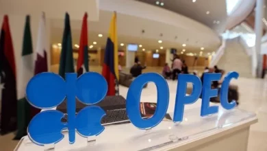 Opep+ decidió un fuerte recorte en la producción de petróleo