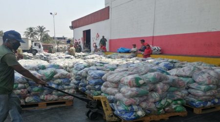 900 toneladas de alimentos y enseres a los estados afectados 