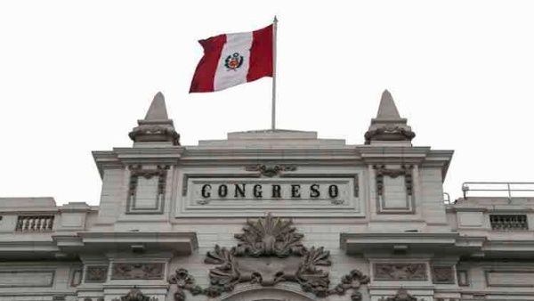 La mayoría de la población rechaza gestión del Congreso peruano