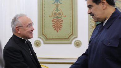 Presidente Maduro recibe en Miraflores al Monseñor Edgar Peña Parra, sustituto de la Secretaría de Asuntos Generales de del Vaticano