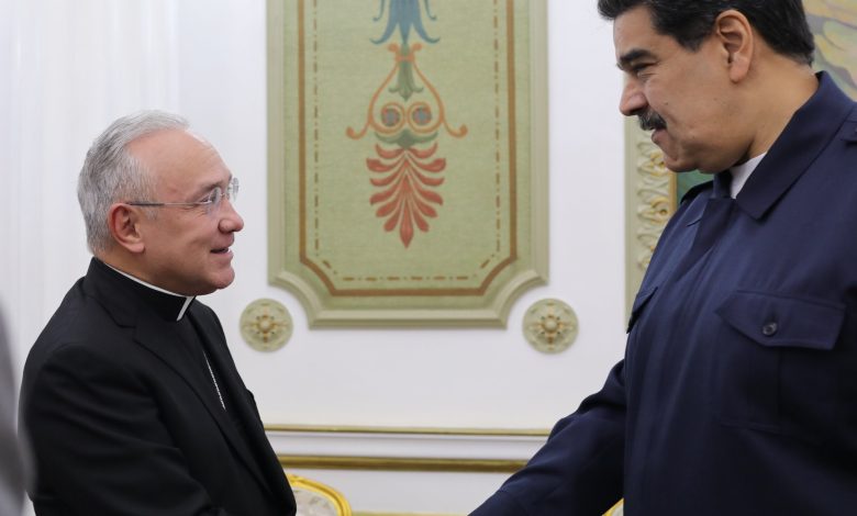 Presidente Maduro recibe en Miraflores al Monseñor Edgar Peña Parra, sustituto de la Secretaría de Asuntos Generales de del Vaticano