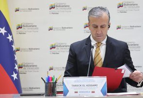 Tareck El Aissami agradeció al embajador de Colombia acreditado en Venezuela, Armando Benedett