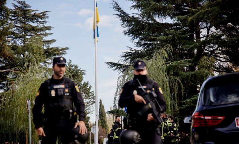 Policía española investiga envío masivo de cartas con explosivos de baja intensidad