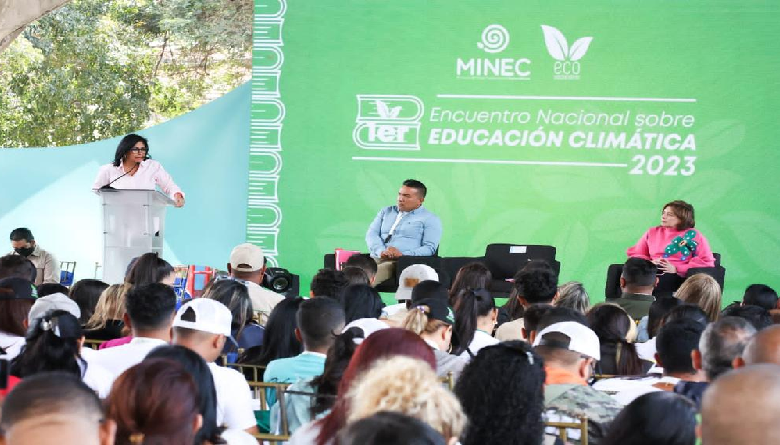 Vicepresidenta Ejecutiva participa en 1er Encuentro Nacional sobre Educación Climática