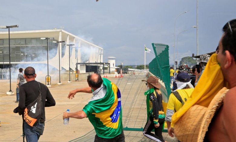 Emir Sader señala que los sucesos del domingo en Brasilia fueron un intento de golpe