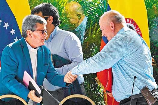 Embajador de Colombia da bienvenida a Venezuela a delegación de paz