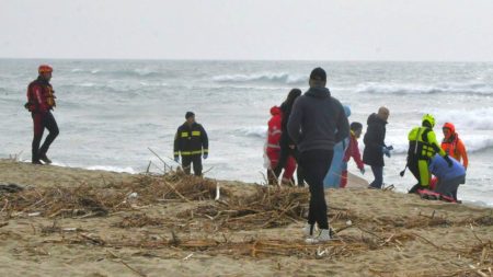 El naufragio con los migrantes ocurrió en un balneario en la costa de Calabria