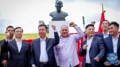 PSUV y delegación del Partido Comunista de Vietnam realizan ofrenda floral al líder Ho Chi Minh