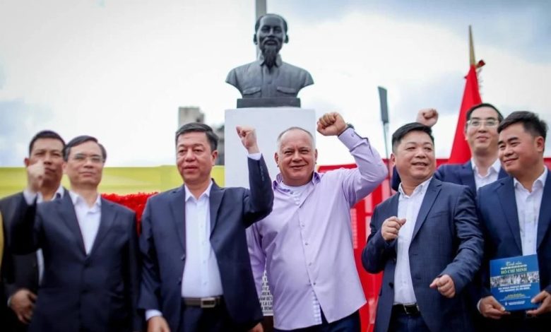 PSUV y delegación del Partido Comunista de Vietnam realizan ofrenda floral al líder Ho Chi Minh