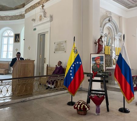 Embajada de Venezuela en Rusia brinda un sentido homenaje
