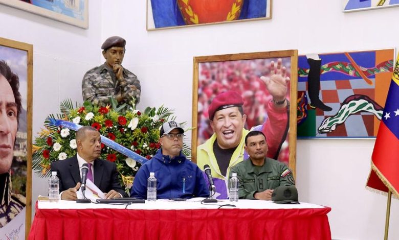 Parlamentarios participan en conversatorio para honrar al Comandante Hugo Chávez