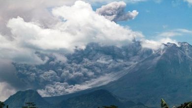 Volcán Monte Merapi con actividad volcánica