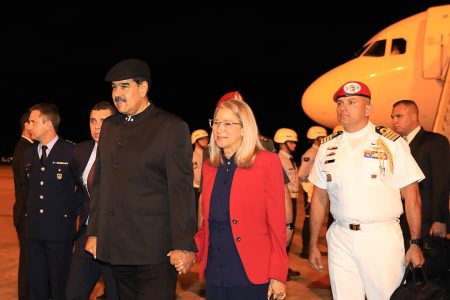 Presidente Nicolás Maduro junto a Cilia Flores, aterrizan en Brasilia.