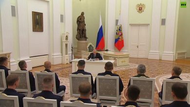 Vladimir Putin felicita a militares rusos por "detener una guerra civil"