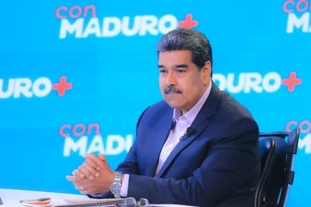  Nicolás Maduro, exhortó a adaptarse a las nuevas formas de comunicación
