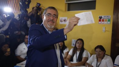 Bernardo Arévalo encabeza elecciones en Guatemala