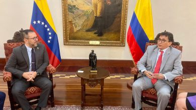 Milton Rengifo asumió la embajada de Colombia en Venezuela