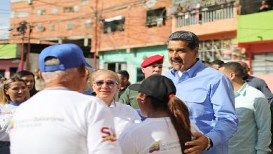 Presidente Maduro "política con servicio social"