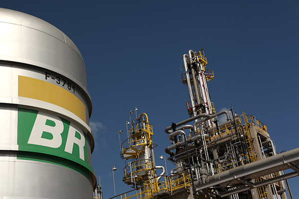 Petrobras detiene venta de algunos activos