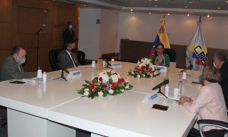 Reunión en la sede del CNE