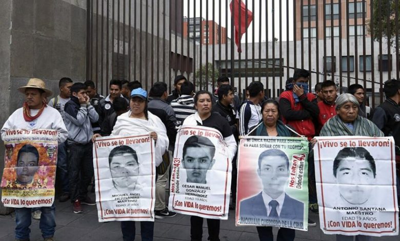 Continúan exigiendo justicia por la masacre de Ayotzinapa