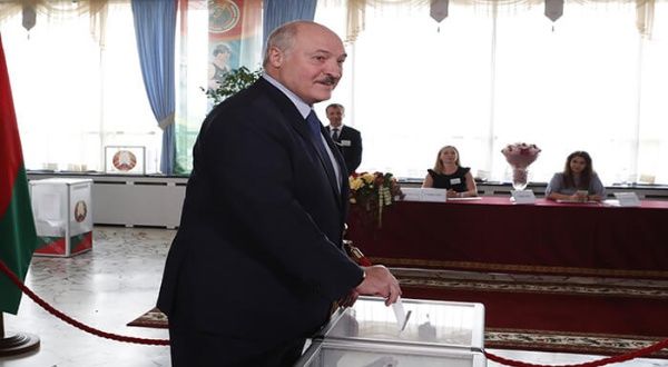 Lukashenko ganó las elecciones con 80 por ciento de los votos