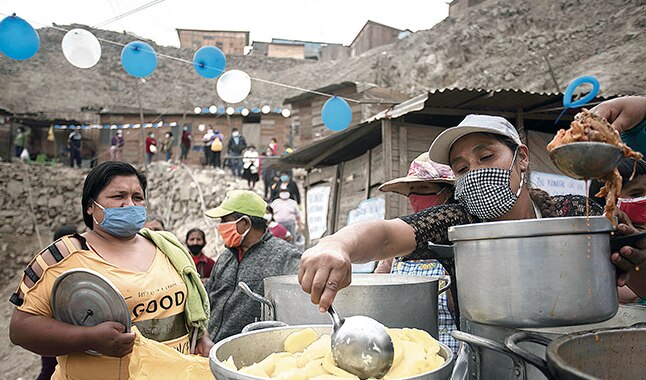 La crisis social y sanitaria se multiplica en Perú
