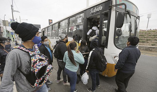 El gobierno peruana relajó medidas cuando se incrementaban los contagios