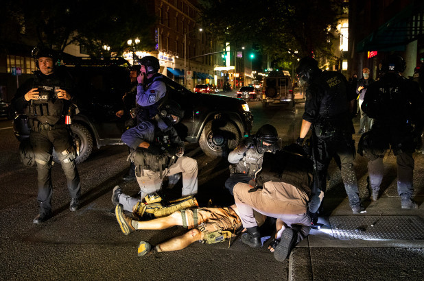 Asesinan a manifestante contra el racismo en Portland