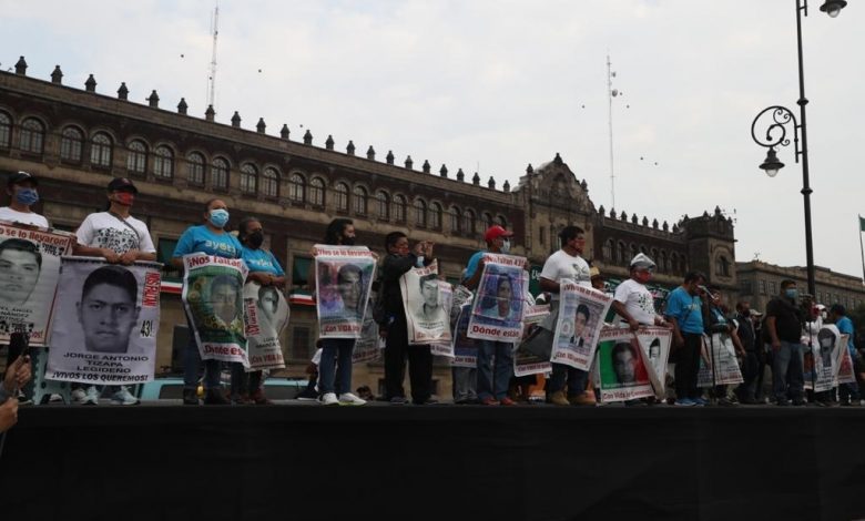Sigue el reclamo de justicia por víctimas de Ayotzinapa