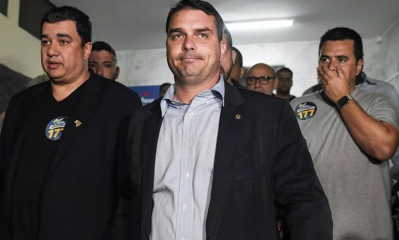 Flavio Bolsonaro estaría vincculado a algunos sectores de "milicianos"