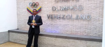 César Chirino, conductor de Cronómetro Deportivo