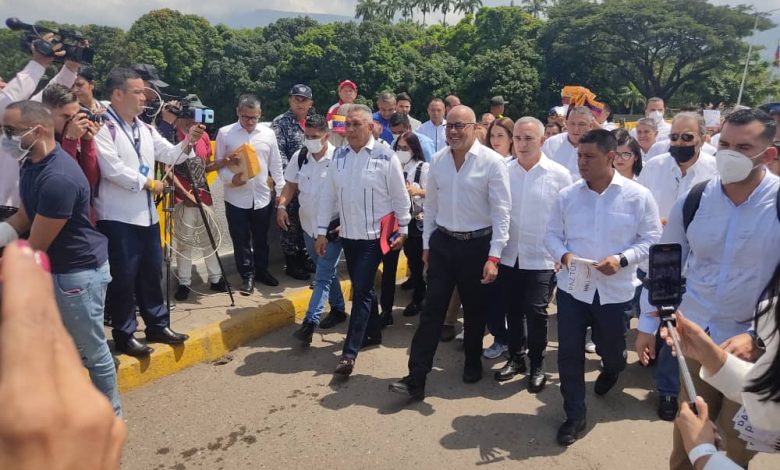 Parlamentarios de Colombia y Venezuela se encontraron en la frontera