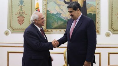 Nicolás Maduro se reúne con Ernesto Samper en Miraflores