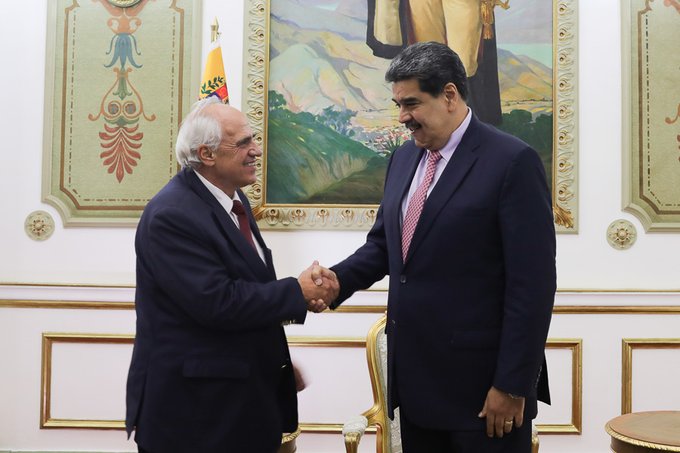 Nicolás Maduro se reúne con Ernesto Samper en Miraflores