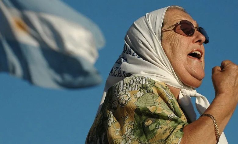 Hebe con Bandera Argentina