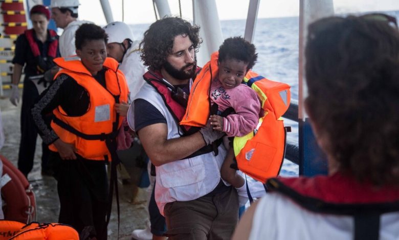 Gobierno italiano restringe ingreso de barcos de organizaciones humanitarias