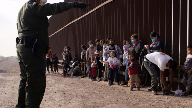 Migrantes sufren violencia en frontera sur estadounidense