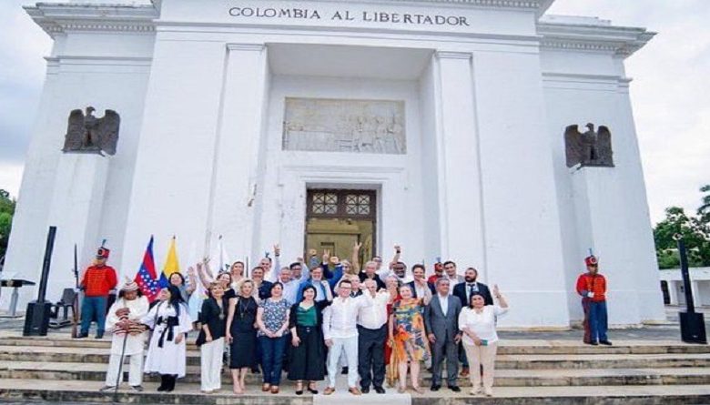 Grupo de puebla debatió en Santa Marta