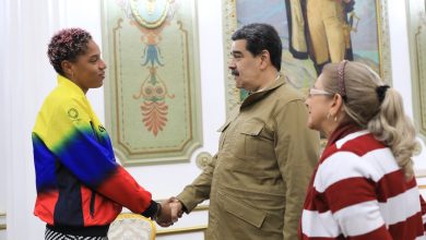 Nicolás Maduro, recibe en Miraflores a la reina del salto triple Yulimar Rojas