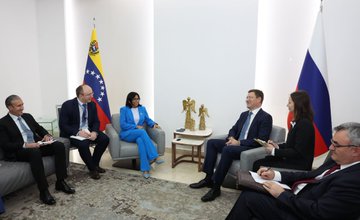 Vicepresidenta se reunió con delegación de Rusia para fortalecer alianzas estratégicas