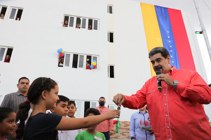 Presidente Maduro devela hito 4 millones 300 mil de la GMVV
