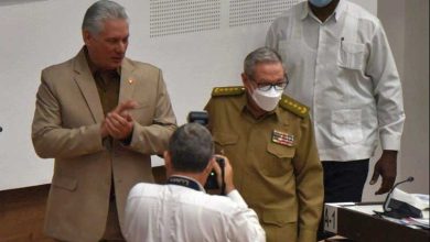 Raúl Castro asiste a jornada de debates del parlamento de Cuba