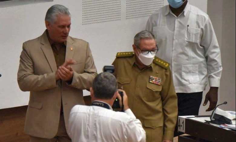 Raúl Castro asiste a jornada de debates del parlamento de Cuba