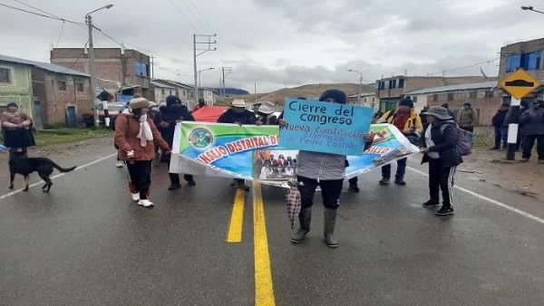 Continúan protestas para exigir cierre del Congreso