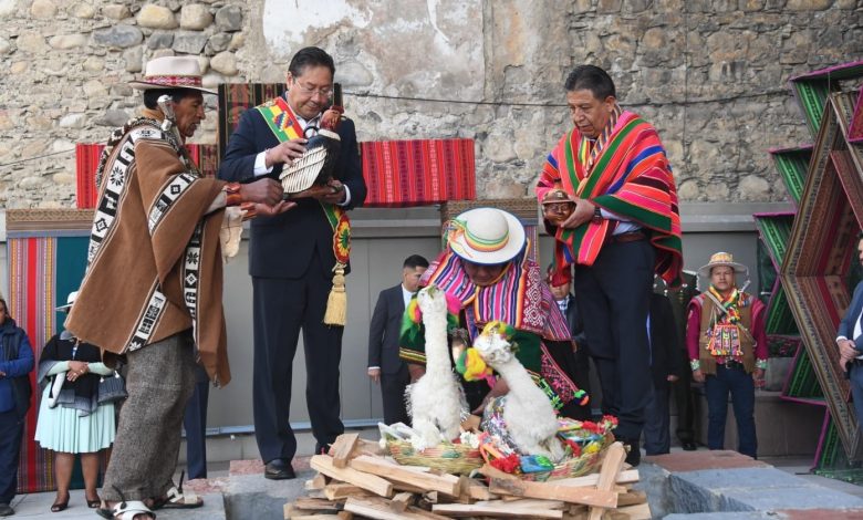 Ritual ancestral para la celebración del Estado Plurinacional de Bolivia