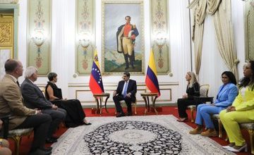 Presidente Maduro recibe a primera dama de Colombia en Miraflores