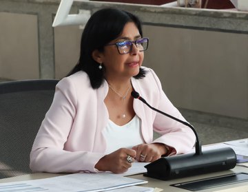 Delcy Rodríguez lidera reunión con autoridades del sector transporte