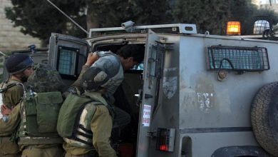 Militares israelíes arrestan arbitrariamente a ocho palestinos en Cisjordania