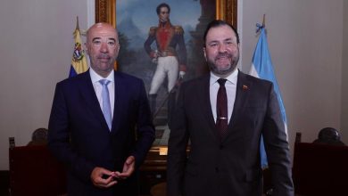 El ministro del Poder Popular para Relaciones Exteriores de Venezuela, Yván Gil, sostuvo una reunión con el embajador de la República Argentina en Venezuela